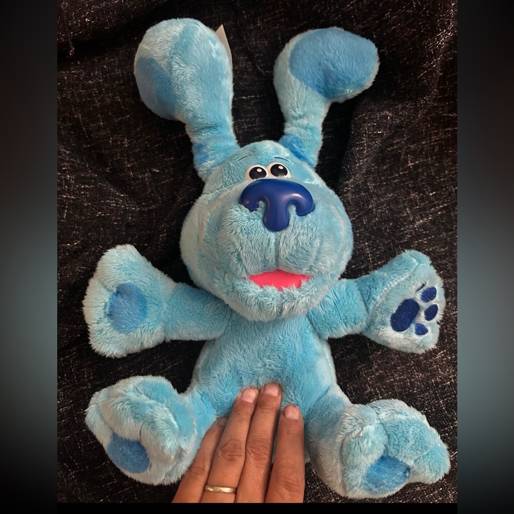 Blue's Clues & You! Peek-A-Blue Interactive 10" Plush Barks Plays Peek A Boo